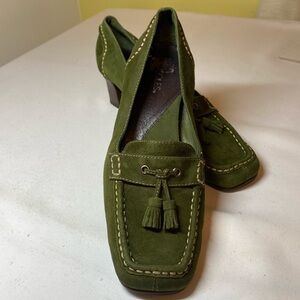 Aerosoles Green Suede Tasseled 2” Heel slip-on Loafer Size 8.5
